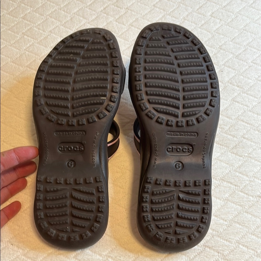 CROCS  dual tone Slide Sandals, brown/pink, w 6 - Picture 6 of 7